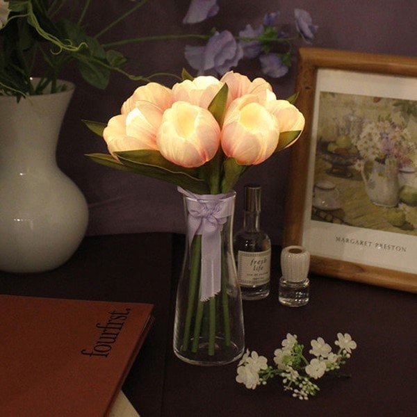 ブルームチューリップブーケLED（カルチュア・コンビニエンス・クラブ提供）