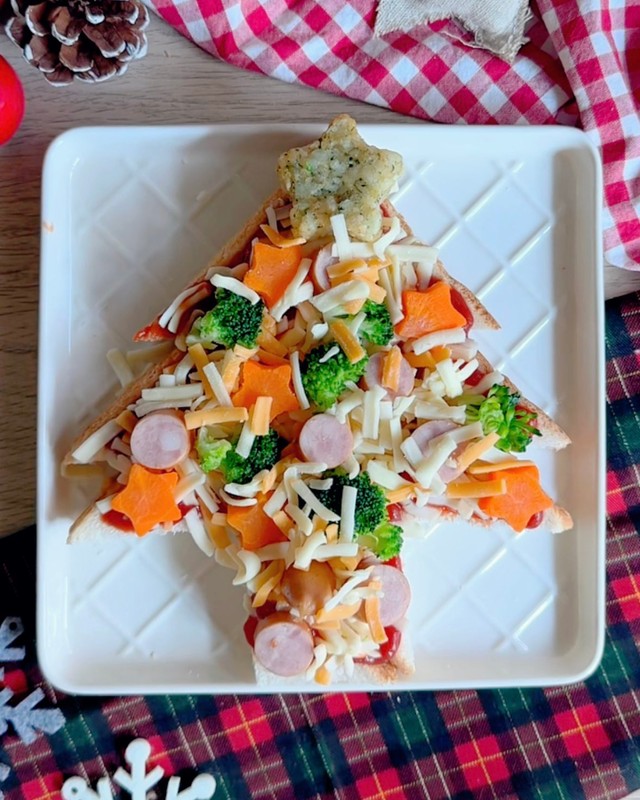 好みの食材をトッピングして…（画像提供：tomatoさん）