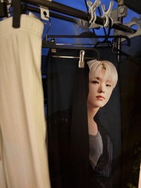 夫が驚いて悲鳴をあげた、まるでこちらを覗いているような娘の推しタオル／投稿主さん（@megupan_factory）提供