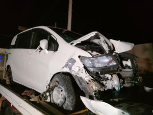 乗用車が電柱に衝突　運転の高齢女性が意識不明　宮城・石巻市の国道交差点