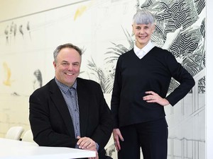 プレゼンを400秒のエンタメに　世界がはまる「ペチャクチャ」を生んだ著名建築家