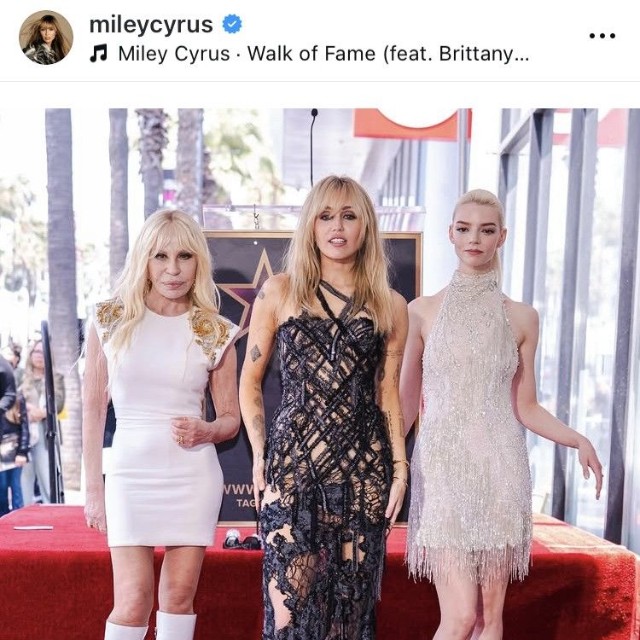 マイリー・サイラスのインスタグラム＠mileycyrusより