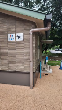 こちらが話題の犬用水洗トイレ（オッキーさん提供）