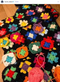 中田クルミさん「ニットはあさイチへの出演が決まってから大慌てで編みました」（本人のインスタグラムから）