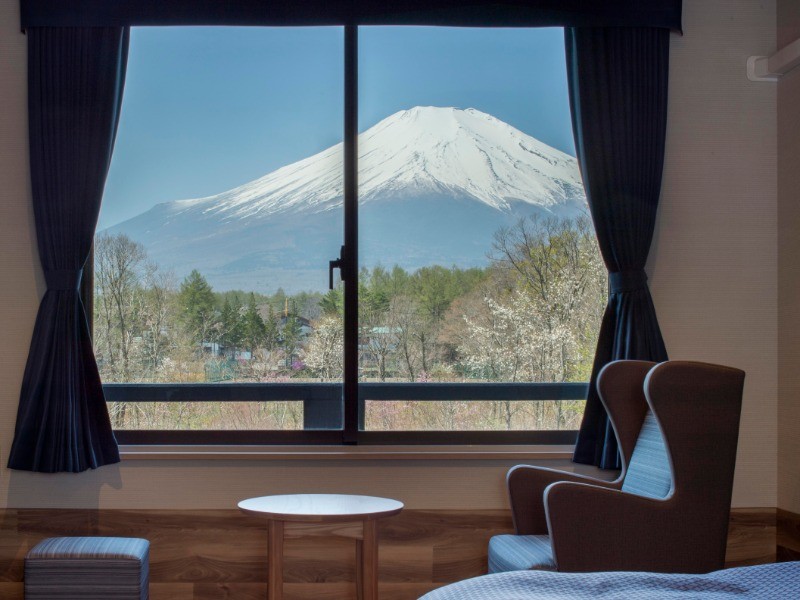 富士山を望みながらのんびりとくつろげる「富士山ビュールーム」