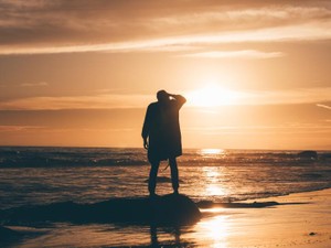 泣いていいんだと、友人の言葉が胸に落ちる。元気そうに見せていた私