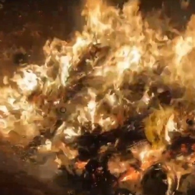 三和神社で古くから執り行っている祭事「古札焼納祭」通称どんど焼き（手塚純一さん提供）