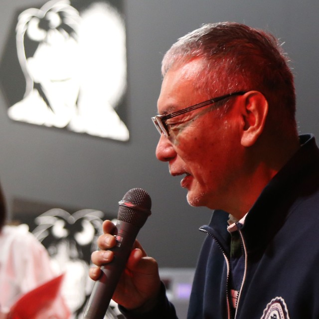 「大カイジ展」内覧会に登壇した福本伸行さん＝大阪市住之江区、大阪南港ATCギャラリー