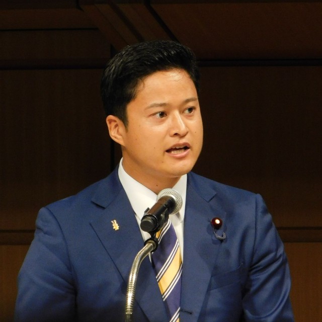 代表選で演説する国民民主党の橋本幹彦氏＝東京国際フォーラム