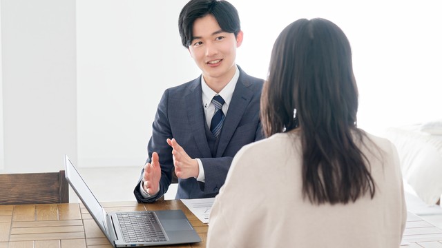 転職を成功させるには、面接の基本的な手順や質問内容を把握しておくことが大切です