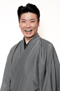 町あかりとデュエット曲『愚痴が果てたら』をリリースした桂三度