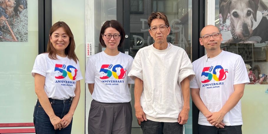 左からマース ジャパン栄さん、井上さん、NPO法人DOG DUCA代表の高橋忍さん、マース ジャパン長井さん