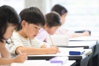 小学校の授業風景 ※画像はイメージです（kapinon/stock.adobe.com）