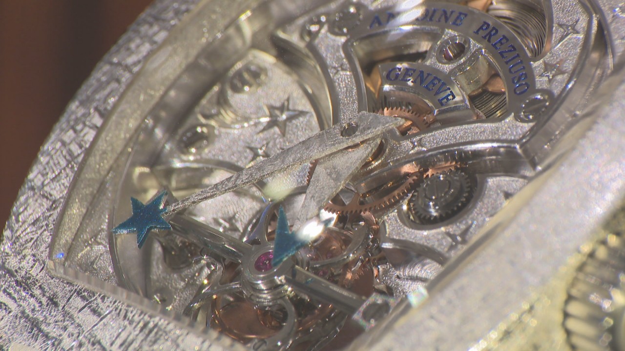 世界に1本の“隕石”が使われた腕時計も！ 世界の「高級時計」2200点が