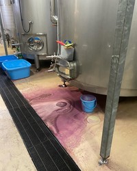 1万リットル以上が床に流れていました。