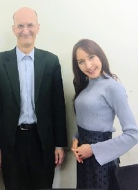 国際政治学者のエマニュエル・パストリッチ氏（左）と筆者のジャーナリスト・深月ユリア氏