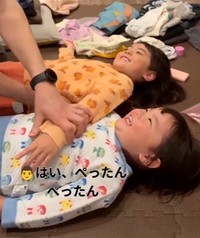 合体する姉妹、笑い声が響きます（提供：＠3happapapa_memoさん）
