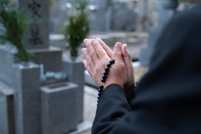 改葬・墓じまいをやめた理由は？　※画像はイメージです（AOPI/stock.adobe.com）