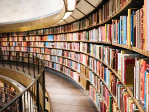 内定を受けるべきか、蹴るべきか。100冊読み漁って出た答えは