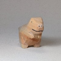 顔の表情や小さな手が可愛いティラノサウルス（提供：川崎 誠二 木彫り教室さん）