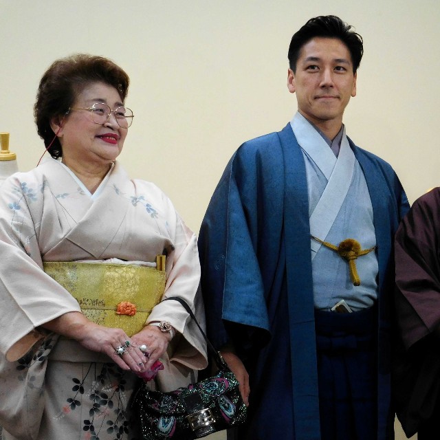 （左から）和泉節子さん、和泉元彌＝2015年
