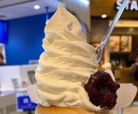 こちらが話題のソフトクリーム。その実体は…（なぐもさん提供）※画像はトリミングしています