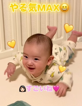 「やる気MAX！」ママに褒められてうれしそう♡（提供：＠ryogram_daysさん）


