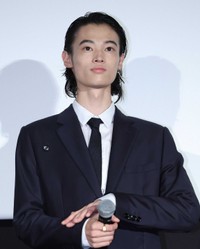 窪塚洋介さんの長男で、21歳の愛流さん。さまざまなドラマで活躍しています＝2024年撮影