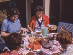 多様化を認める世の中なら、専業主婦(夫)の存在も許されたい