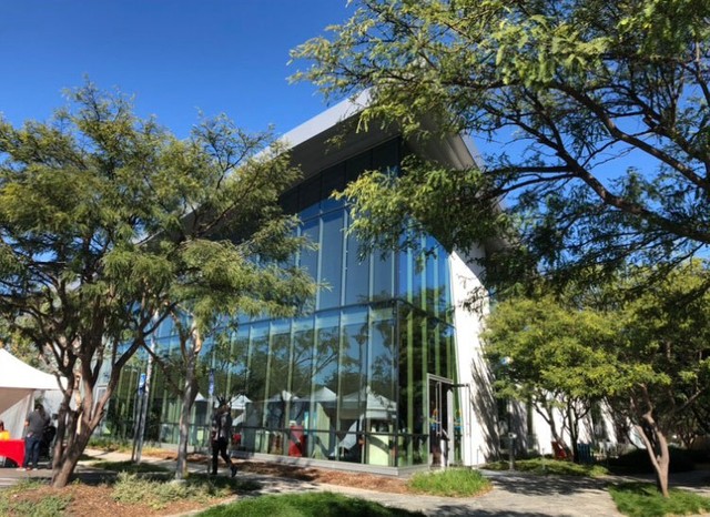 LAのAnnengberg petspaceという私立のシェルター。誰でも無料で入場できる