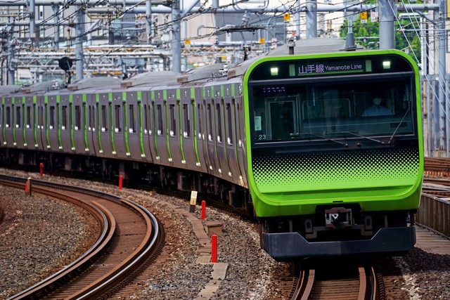 山手線を走るE235系(Pirlo21/stock.adobe.com)