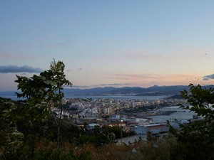 フェンスを越えれば、そこはスペイン　アフリカ中から移民が殺到