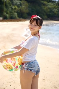 成瀬かのんのデジタル写真集『 成瀬かのん kanon mode Petite』