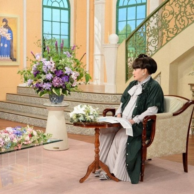 黒柳徹子さん（右）と、沢村貞子さんについて語り合う酒井和歌子さん