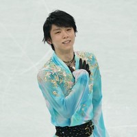 男子フリーで演技を終えて客席にあいさつする羽生結弦