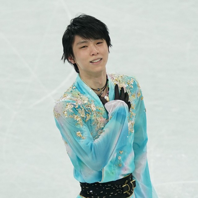 男子フリーで演技を終えて客席にあいさつする羽生結弦