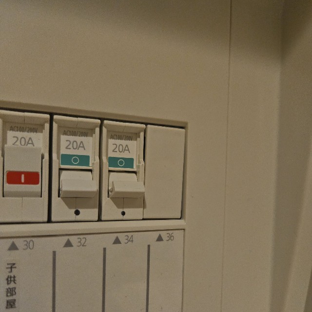 目印に付けられた「・」。投稿に対し、SNSユーザーからはさまざまな意見が（いとの森の歯科室提供）