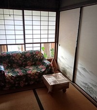 かんさびさんの祖父が臨終の際に使っていた囲碁の盤（かんさびさん提供）