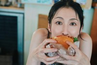 雛形あきこさんの写真集「雛形あきこ写真集（仮）」の先行カット　撮影／三瓶康友
