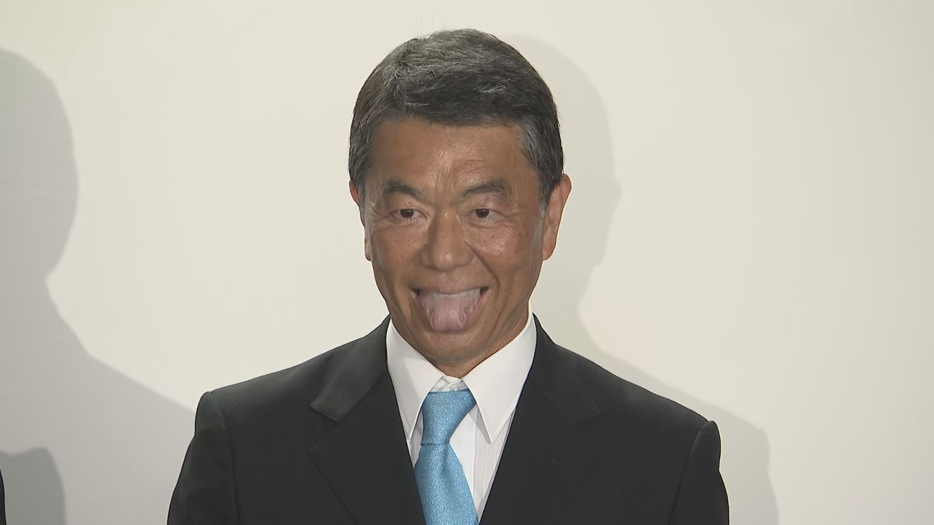 村井知事が”舌出し”を釈明「意図的に出した」「侮辱ではない」　批判受けた参政党めぐる発言後の行動