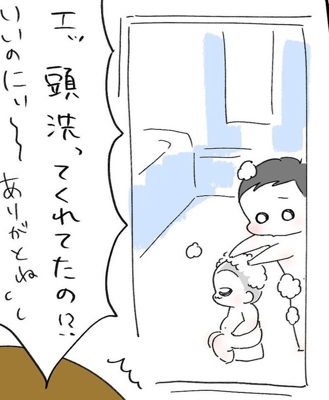 なんと次男のシャンプーをしてくれた（ねここ あんな。さん提供）