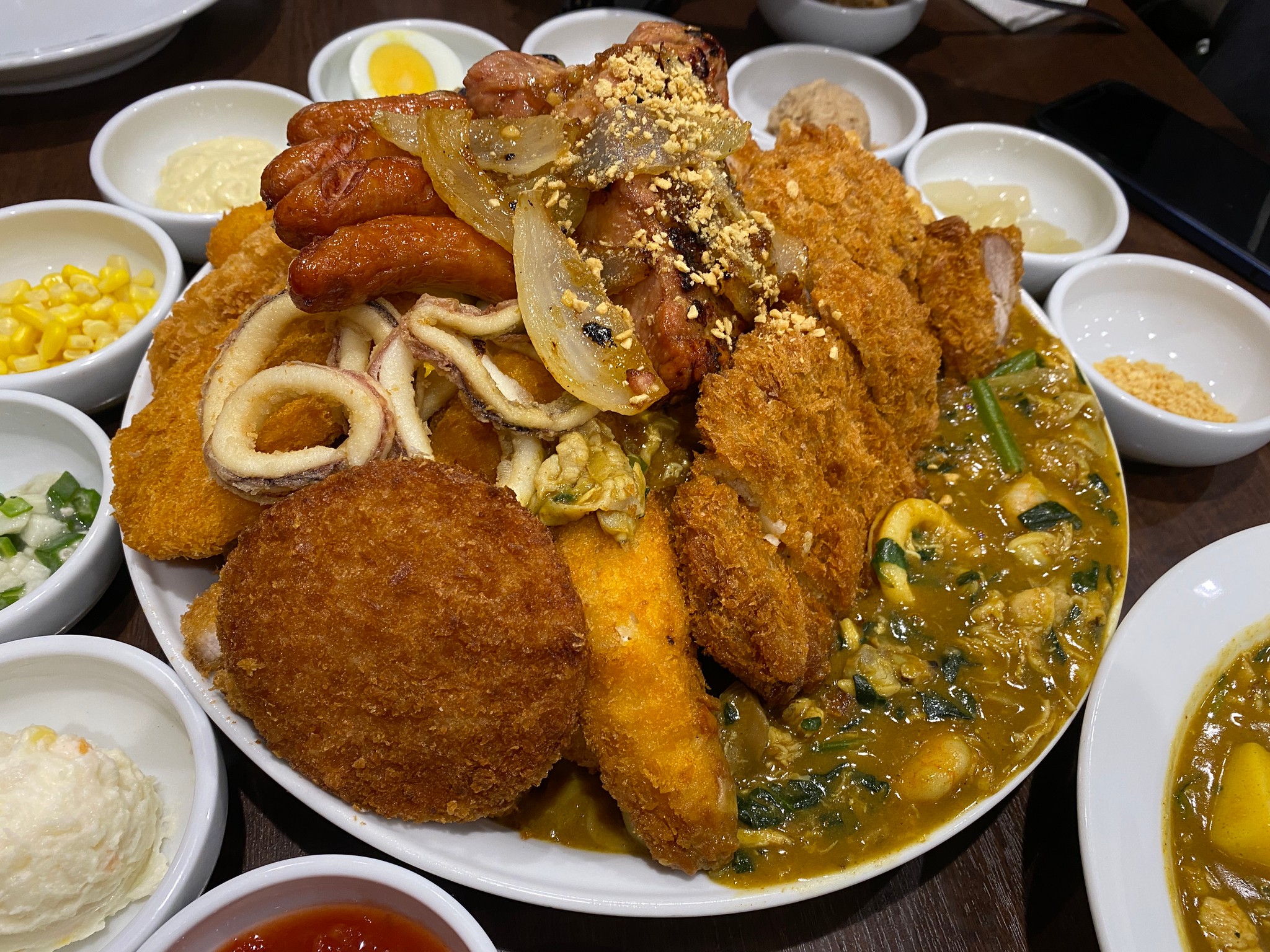 カレー「ココイチ」の「トッピング全部乗せ」 50代男3人が1号店で挑戦