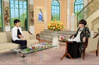 「徹子の部屋」に出演する生田智子（左）と黒柳徹子＝テレビ朝日提供