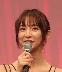 篠田麻里子さん