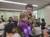  全日本あすなろ腹話術協会本部会長の福小介さん