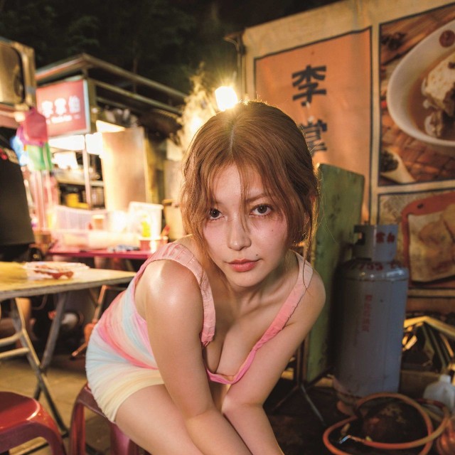 櫻井おとの 2nd写真集「感電」(小学館)より＝撮影：曽根将樹