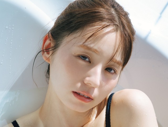 「FLASH」（25年8月5日発売号）に登場した小池里奈ⓒ光文社／週刊FLASH（写真・前康輔）