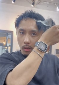 ウィッグは粘着式／かつらニキ（ノゾエタカシ）さん（@katsuraniki）提供