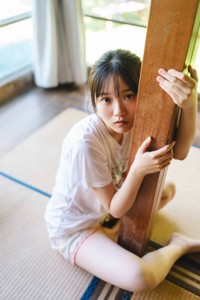 石田悠佳さんが登場した「B.L.T.2025年10月号」（東京ニュース通信社刊）撮影／HIROKAZU