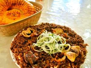 キルギス料理を知ってますか　伝統の一皿はボリュームが命